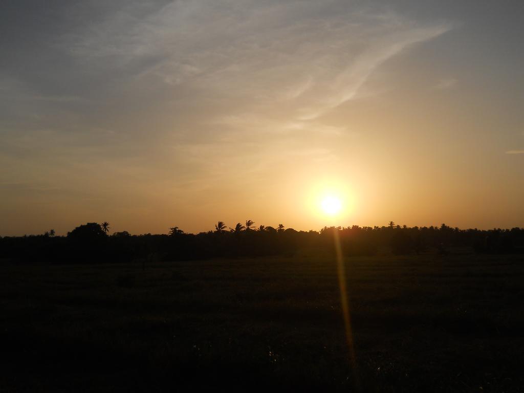 Sunset Tourist Home Polonnaruwa Exterior photo